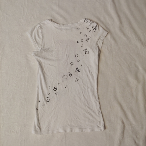 ✌️ for $25 | Vintage inspired phone booth t-shirt - Picture 3 of 3